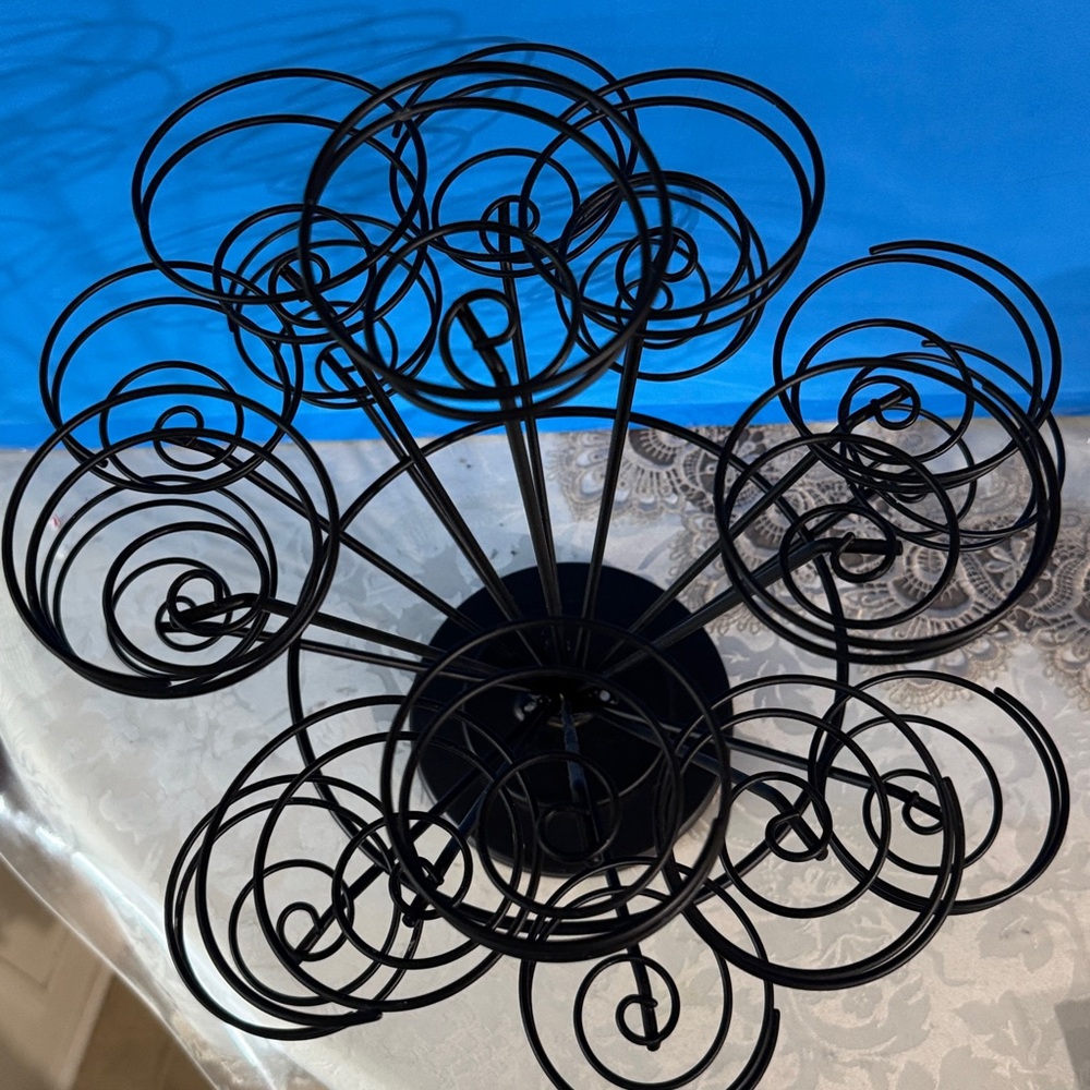 Modern Metal Black Wire cupcake holder(hold 16 cupcakes) sturdy - Picture 4 of 4